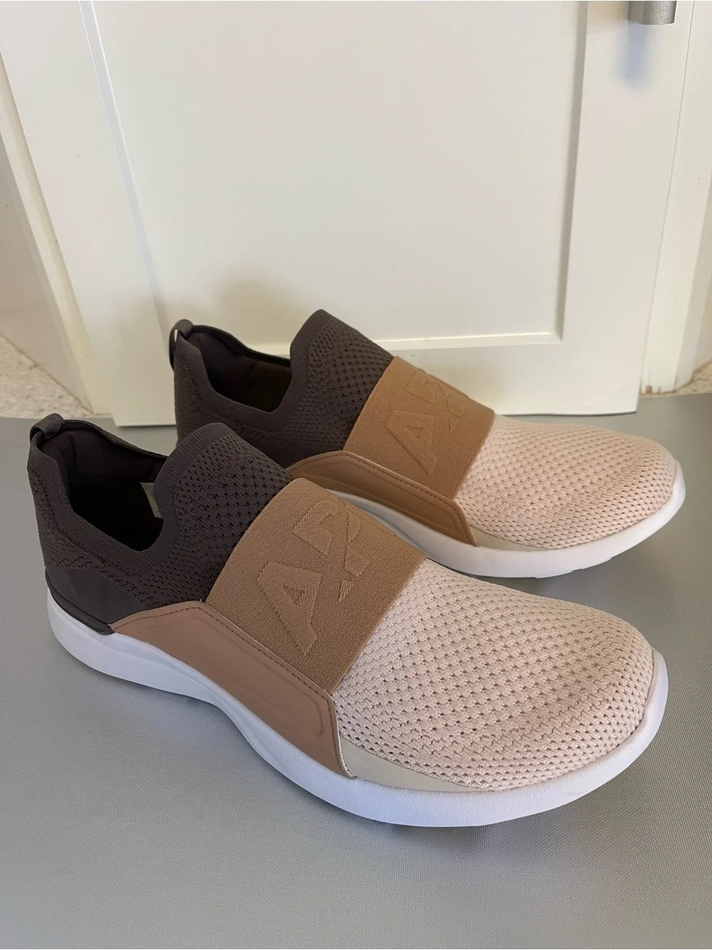 APL TechLoom Slip-On Mesh Sneakers - Brown/Tan/Beige Sz 11 Worn Once